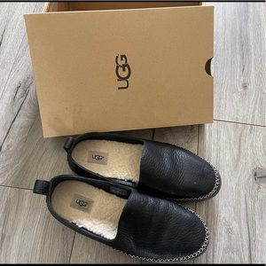 Ugg Flats Black Leather SIZE 9